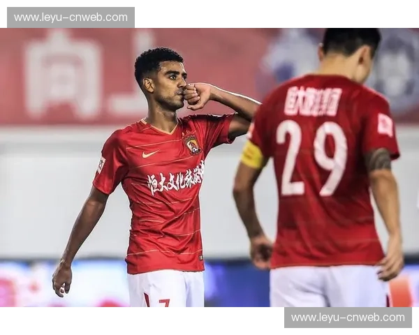 英足总就近期球迷投掷杂物事件发表声明，将加强与俱乐部及警方协作